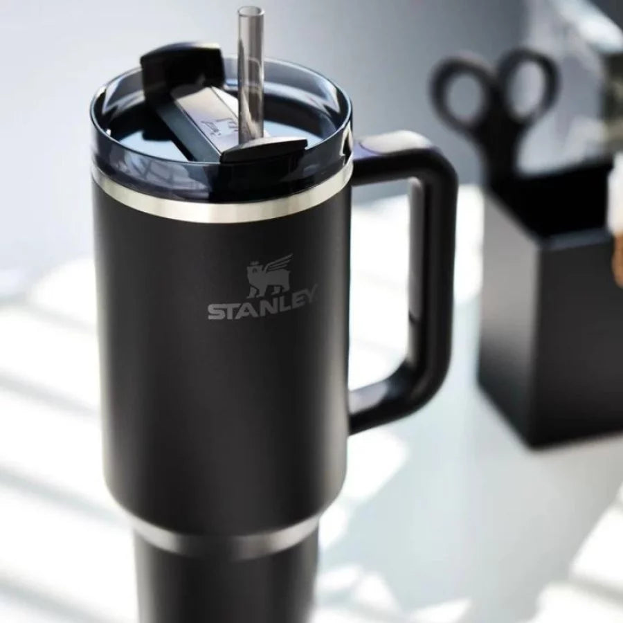 Thermal mug with straw STANLEY The Quencher H2.O FlowState Tumbler 1.18L black