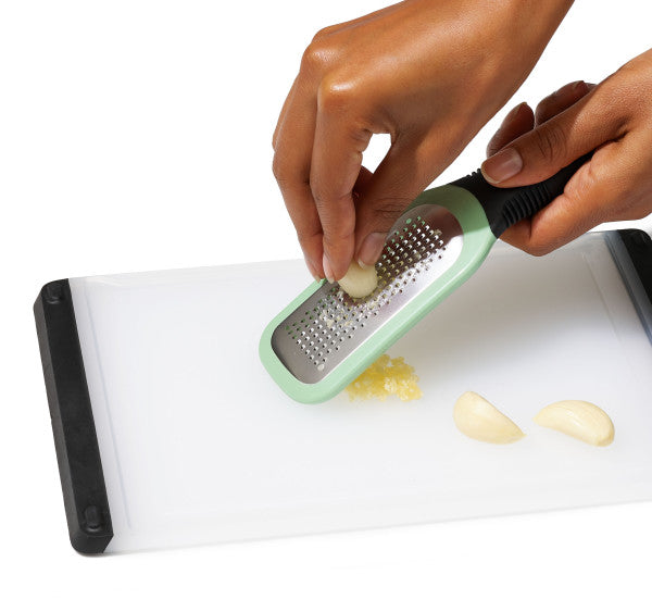 Rīve OXO Etched Ginger & Garlic Grater